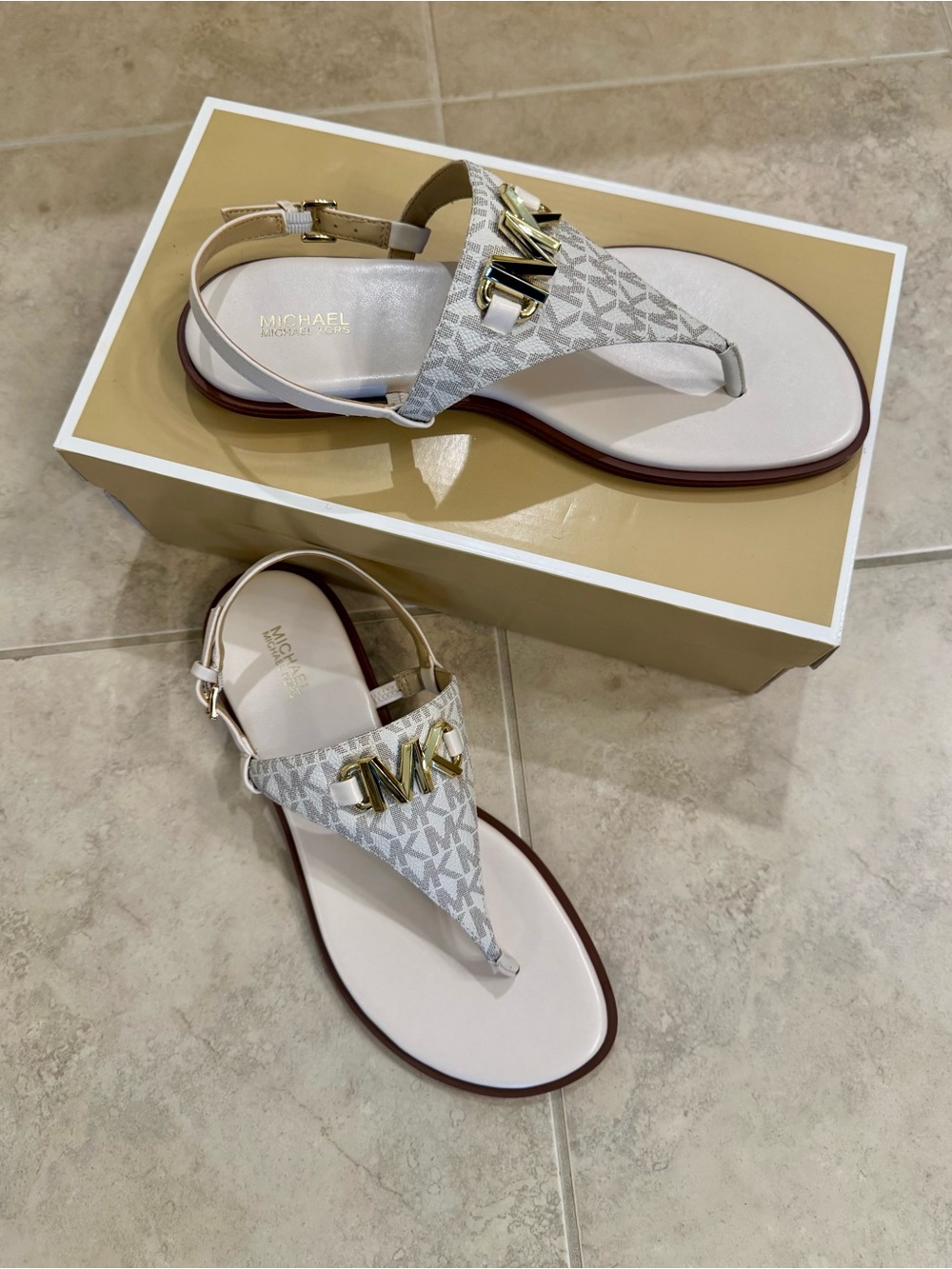 Michael Kors Reed Flat Thong Sandals Vanilla Gold Size 9 NWOT
